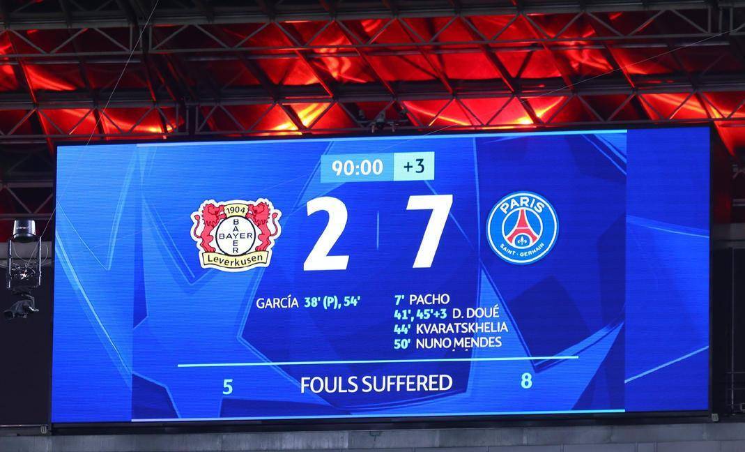 转折点！勒沃库森单刀错失，欧冠清晨攻防权衡，底气十足，临场指挥获称赞