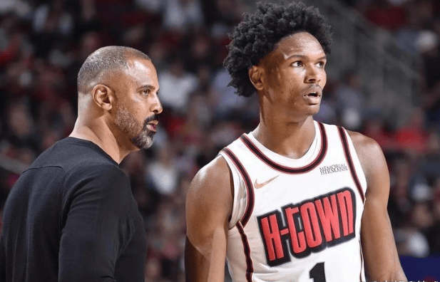 转会期足总杯传出新动向，金州勇士战术微调，管理层表态：球迷炸锅，数据趋势出现新变化的简单介绍